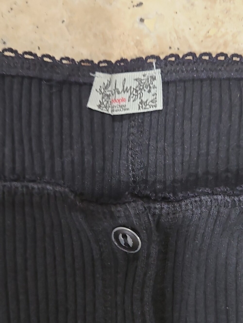Black Ribbed Button-Front Short Sleeve Top - Picture 2 of 7